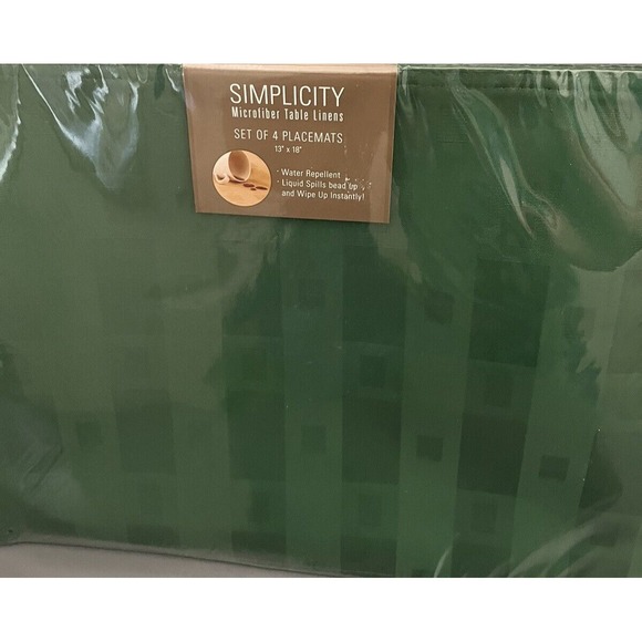 Simplicity Microfiber 4 Placemats 13 x 18 Water Repellent Washable Grass Green - Picture 1 of 4